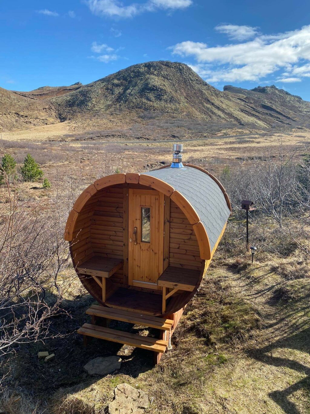 Installation sauna TONNEAU en pin - WOODY GARDEN